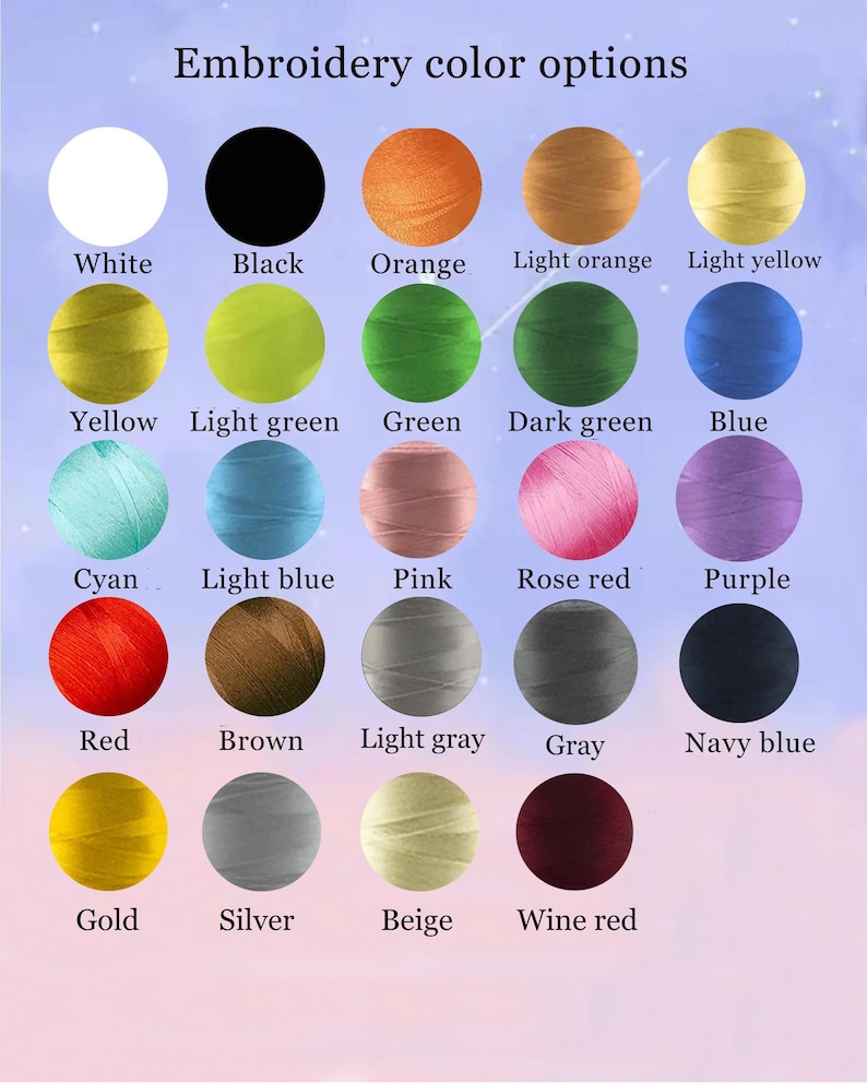 Op de afbeelding: Kleurenkaart met borduurgarenopties. De kaart toont een verscheidenheid aan kleuren, waaronder wit, zwart, oranje, geel, groen, blauw, roze, rood, bruin, grijs, goud, zilver, beige en bordeauxrood. De tekst luidt 'Borduurkleuropties'.