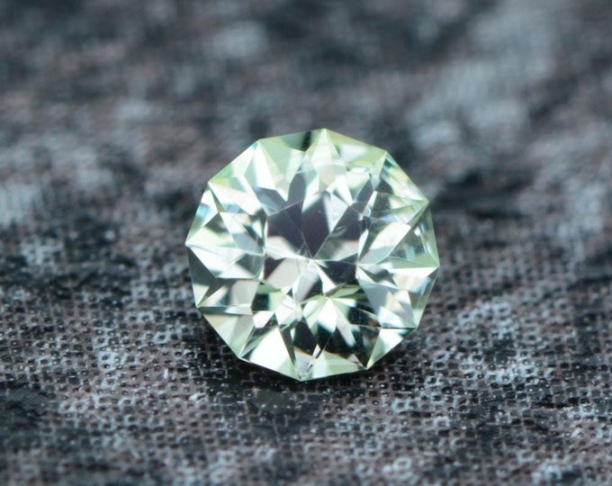 Sapphire 0.18 carat delicate green from Montana, untreated faceted, precision cut from Germany