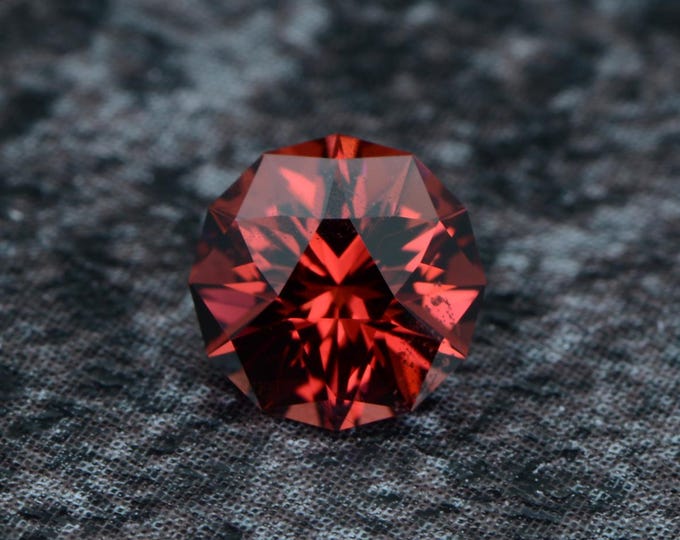 Malaya Garnet 0.82 carats deep red from Tanzania, untreated, faceted, precision cut in Germany