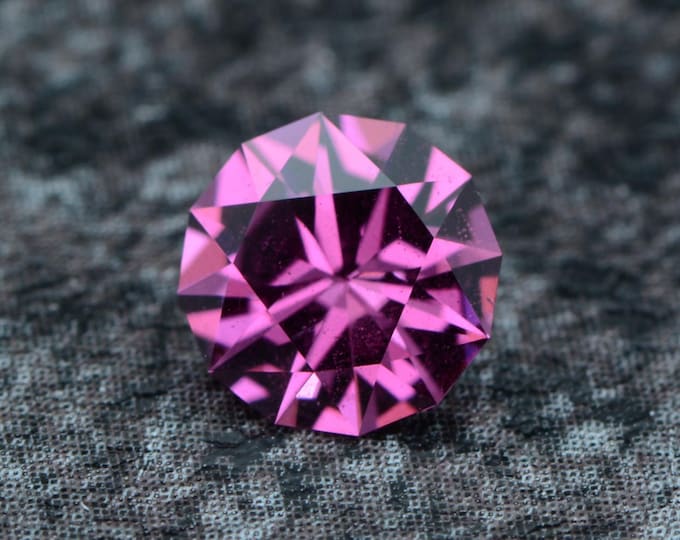 Rhodolite Garnet 0.77 carat pink berry from Tanzania, Africa untreated faceted, precision cut from Germany