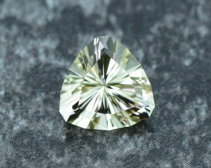 Lemon quartz 1.23 carat light yellow from Brazil, faceted, precision cut from Germany