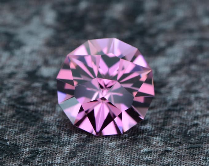 Umbalite Garnet 0.85 carat pink from Tanga, Tanzania - untreated faceted, precision cut from Germany