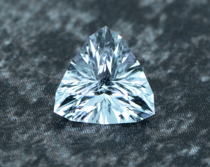 Aquamarine 0.90 carat light blue from Zambia untreated faceted, precision cut from Germany
