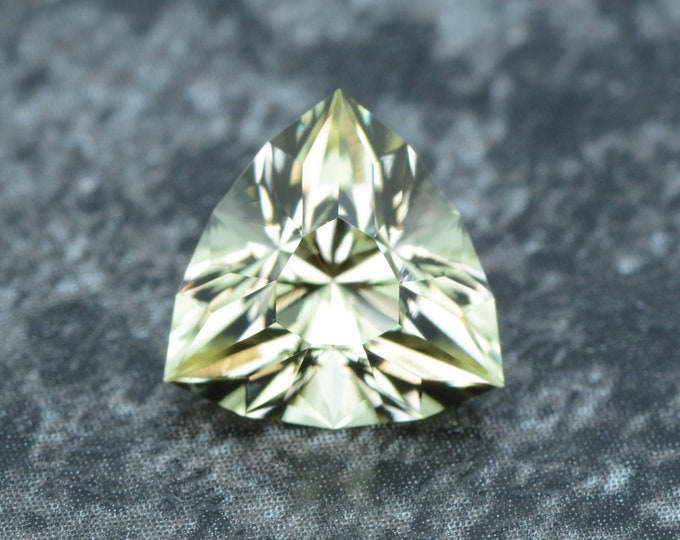Lemon quartz 2.13 carats light yellow from Brazil, faceted, precision cut from Germany