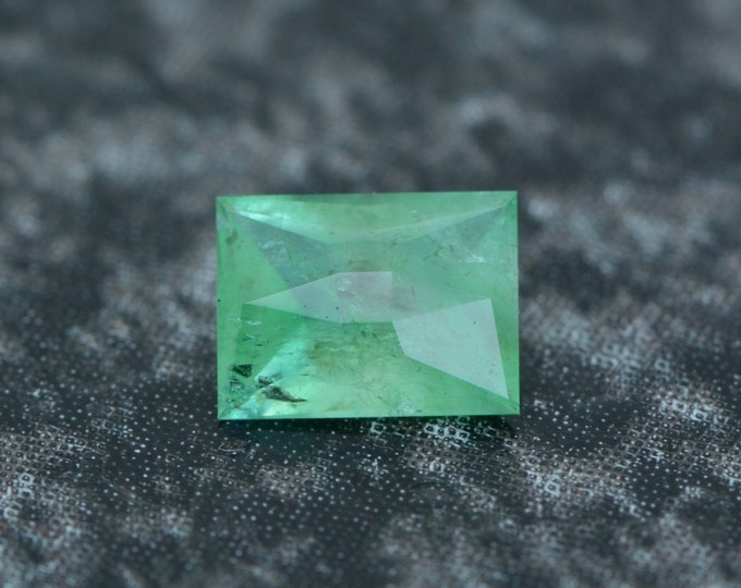 Emerald 0.22 carat light green from Habachtal, Austria untreated faceted, precision cut from Germany