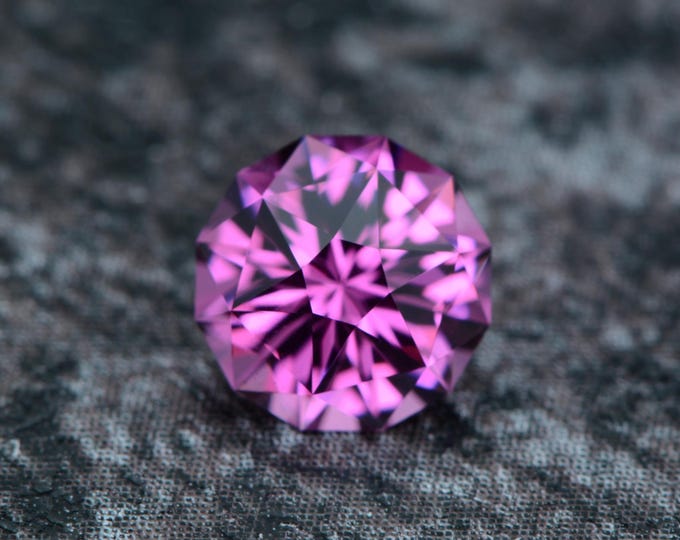 Umbalite garnet, 1.1 carat, pink, from Tanzania - untreated, faceted, precision cut in Germany