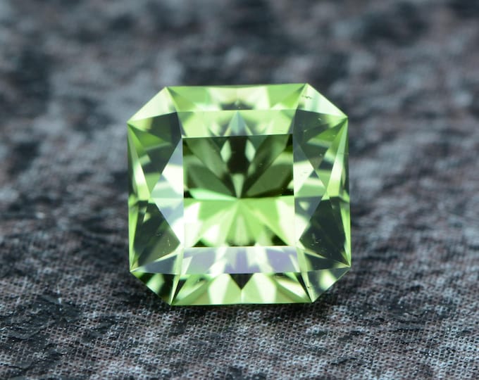 Peridot 1.70 carat light green from Tanzania naturally untreated faceted, precision cut from Germany