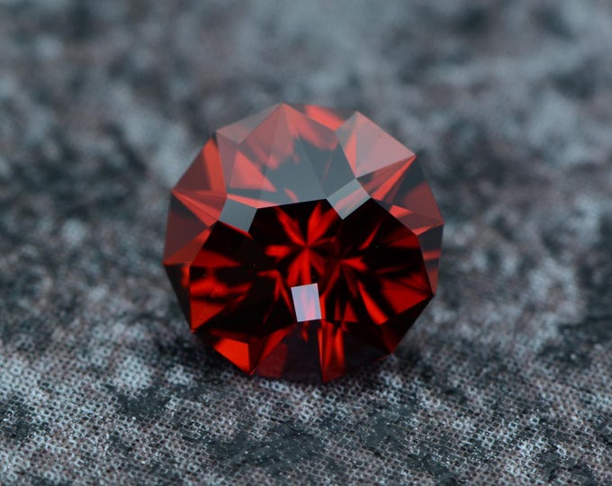 Malaya Garnet 1.10 carats deep red from Tanzania, untreated, faceted, precision cut in Germany