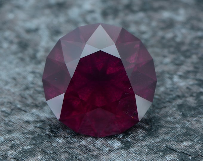 Malawi Garnet 3.73 carats dark pink from Africa untreated faceted, precision cut from Germany
