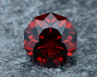 Malaya Garnet 4.65 carats dark red from Mozambique untreated faceted, precision cut from Germany