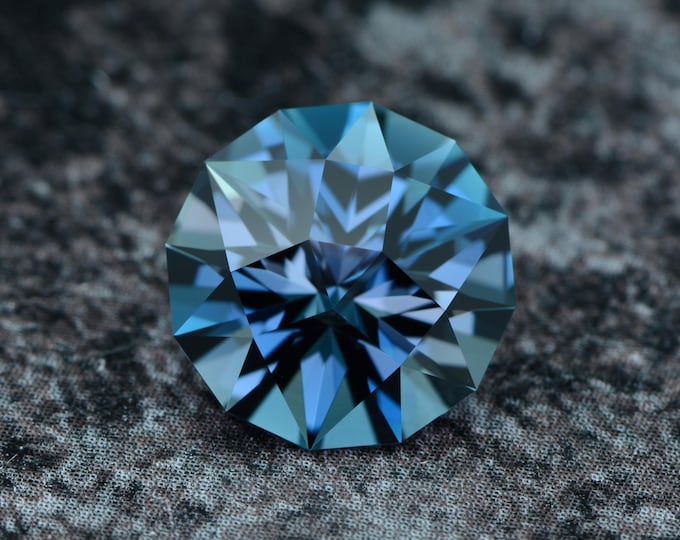 Topaz "London Blue" 4.6 carats dark blue Brazil faceted, precision cut from Germany