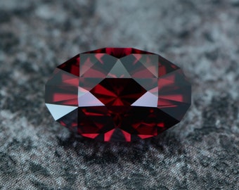 Rhodolite Garnet 3.58 carats wine red natural untreated from Tanzania Africa, precision cut from Germany