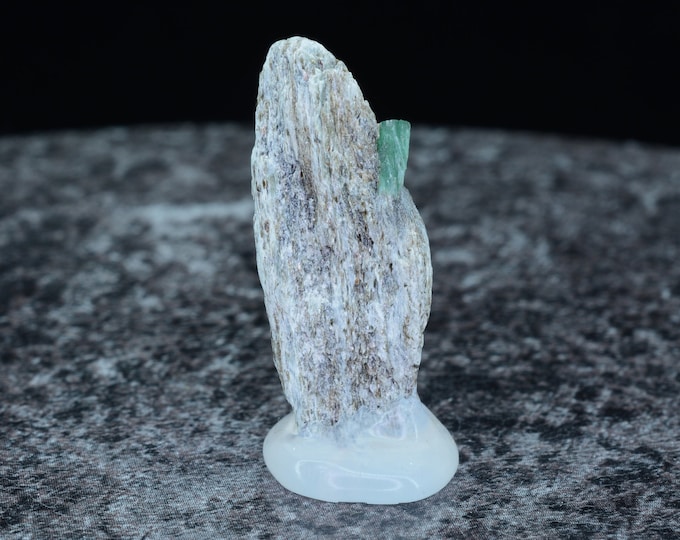 Rare rarity, emerald on biotite slate matrix, emerald grade Habachtal Austria AT, 31.1 x 12.8 x 6.6 mm