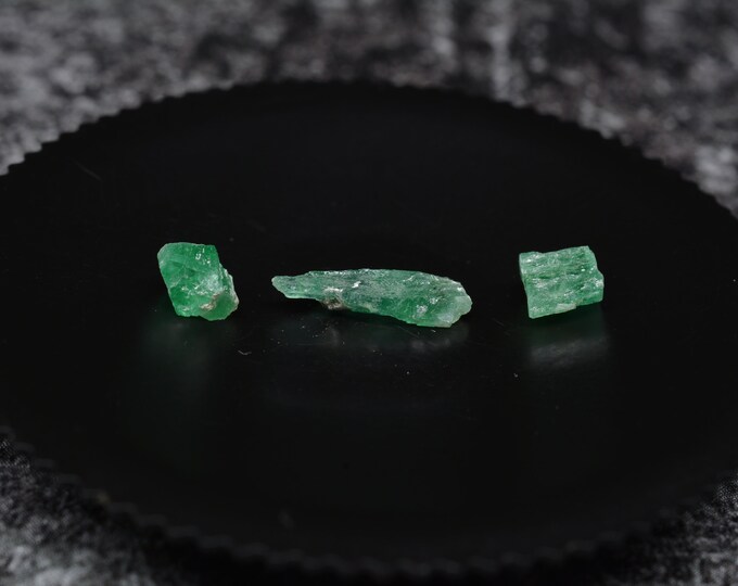Rare rarity, 3 emerald crystals - 1.29 carat - green - natural & untreated from the Habachtal, Austria AT