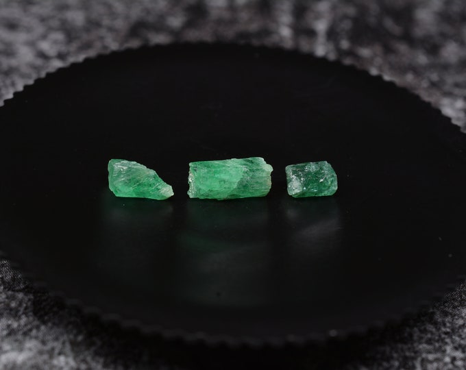 Rare rarity, 3 emerald crystals - 1.22 carat - green - natural & untreated from the Habachtal, Austria AT