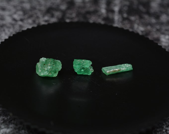 Rare rarity, 3 emerald crystals - 1.30 carat - green - natural & untreated from the Habachtal, Austria AT