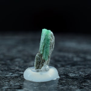 Rare rarity, green emerald on biotite slate matrix, emerald grade Habachtal Austria AT, 11.5 x 5.9 x 5.7 mm