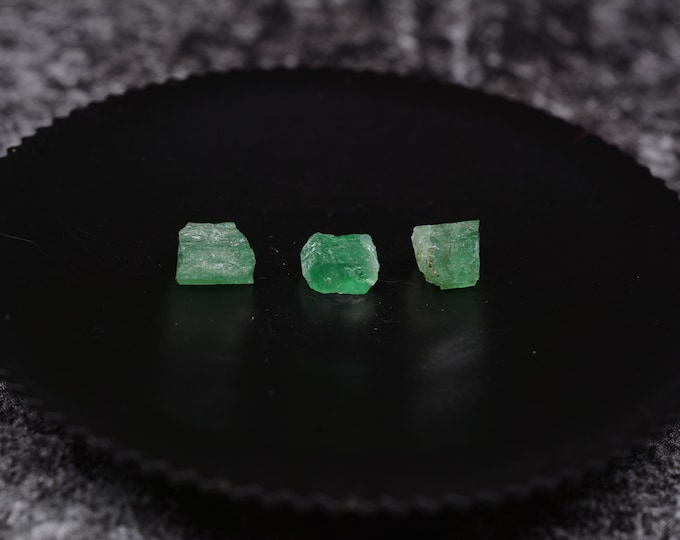 Rare rarity, 3 emerald crystals - 1.21 carat - green - natural & untreated from the Habachtal, Austria AT