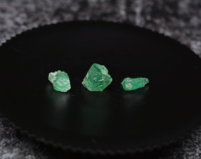 Rare rarity, 3 emerald crystals - 1.26 carat - green - natural & untreated from the Habachtal, Austria AT
