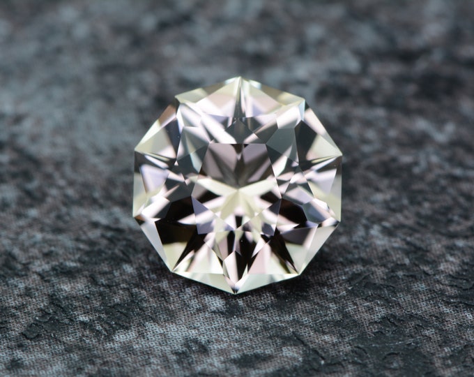 Topaz 4.16 carat peach champagne Russia naturally faceted, precision cut from Germany