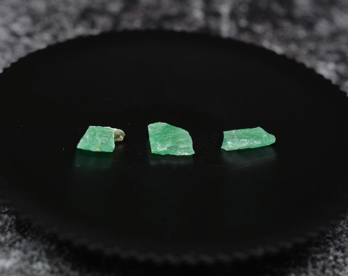 Rare rarity, 3 emerald crystals - 0.81 carat - green - natural & untreated from the Habachtal, Austria AT