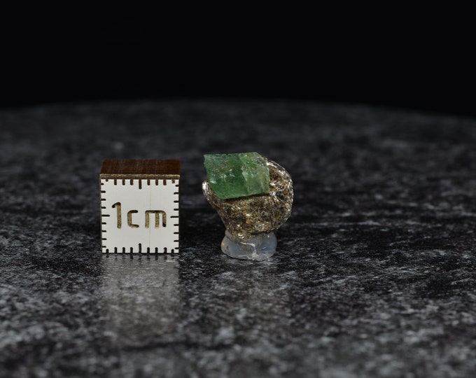 Rare rarity, olive green emerald on biotite slate, emerald specimen Habachtal Austria AT, 10.0 x 11.1 x 5.0 mm