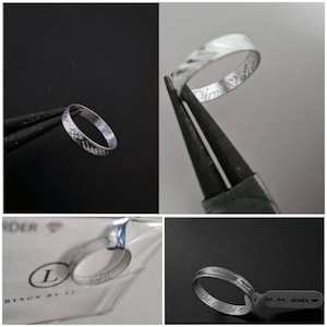 Puede incluir: Un anillo de plata con una banda texturizada y una inscripci&oacute;n que dice "Dim &hearts; Lu" en el interior. El anillo est&aacute; siendo sujetado por un par de alicates.