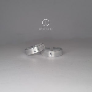 Buchstabenring ring letter personalisiert rostfrei verstellbar personalized initial ring |anti tarnish | custom made adjustable lightweight