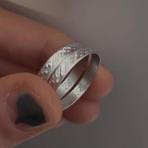 Anillo de aluminio con grabado y corte facetado – inoxidable e hipoalergénico | Joyería minimalista unisex | Personalizado imagen 5