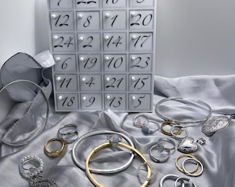 Calendrier de l'Avent 2026 personnalisé – 12 ou 24 bijoux – avec gravure, perles et pierres précieuses – acier inoxydable ou plaqué argent 925