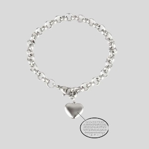 Könnte beinhalten: Ein silbernes Kettenarmband mit einem Herz-Anhänger. Die Kette besteht aus kleinen, runden Gliedern. Der Herz-Anhänger ist mit einer kleinen Schlaufe an der Kette befestigt.