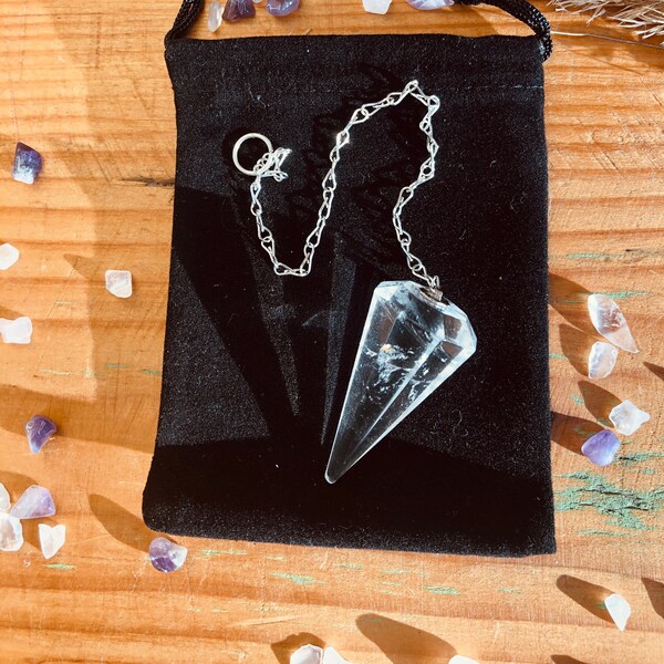 Pendule à quartz clair, collier pendule Crystal Point avec sac en velours, pierre précieuse pour concentration, divination