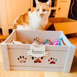 Personalisierte Spielzeugkiste | Katzendose | Geschenkbox | Holzkiste | Katzen Leckerli | Geschenk für Katze | Holzkästchen | Handarbeit | Haustierkorb | Grauer Kasten | Haustiere | Katzen