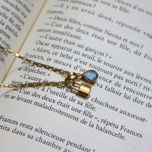 Stainless steel chain necklace with labradorite charm and padlock / Labradorite pendant necklace / gift idea