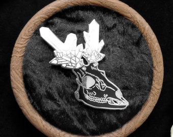 Deer skull and crystal hard enamel pin , Witch pin, Pagan pin  , Goth pin , Cabinet of curiosity