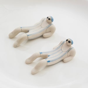 手作りの陶器製箸置き - かわいいビーチボーイズデザイン、ミニデスクデコレーション、面白いスプーンナイフペンホルダー