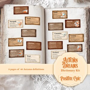Può includere: Un libro aperto mostra definizioni a tema autunnale, ciascuna su una piccola scheda rettangolare illustrata. Il libro è circondato da un pizzo decorativo. È visibile anche il testo "Autumn Dreams Dictionary Kit".