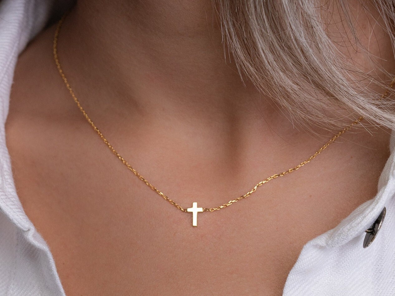 XOYOYZU Tiny Cross Pendant Necklace for Women Simple Cross Necklaces Mothers Day Birthday Gifts for Women Girl 