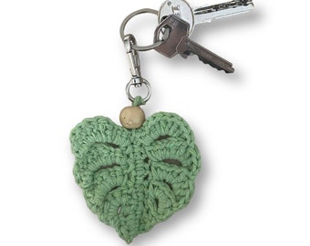 Crochet Monstera Leaf Keychain / Llavero de crochet de hoja de monstera
