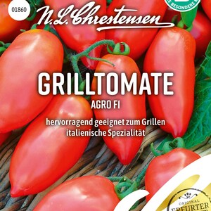 Op de afbeelding: Een zaadpakket met felrode Grilltomate Agro FI tomaten. Het pakket bevat Duitse tekst, die de geschiktheid van de tomaten om te grillen en hun Italiaanse oorsprong benadrukt. De merknaam "N.L. Christensen" is ook zichtbaar.
