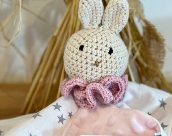 Doudou lapin lange Personnalisable, amigurumi, cadeau naissance, Collection Maxi Lapichou