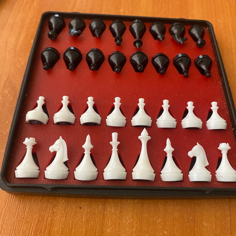 Jeu d'échecs soviétique, ancien jeu d'échecs en plastique