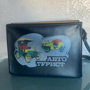 voiture rétro. sac vintage. Porte-documents en cuir URSS
