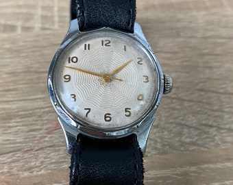 Reloj de pulsera mecánico de la URSS