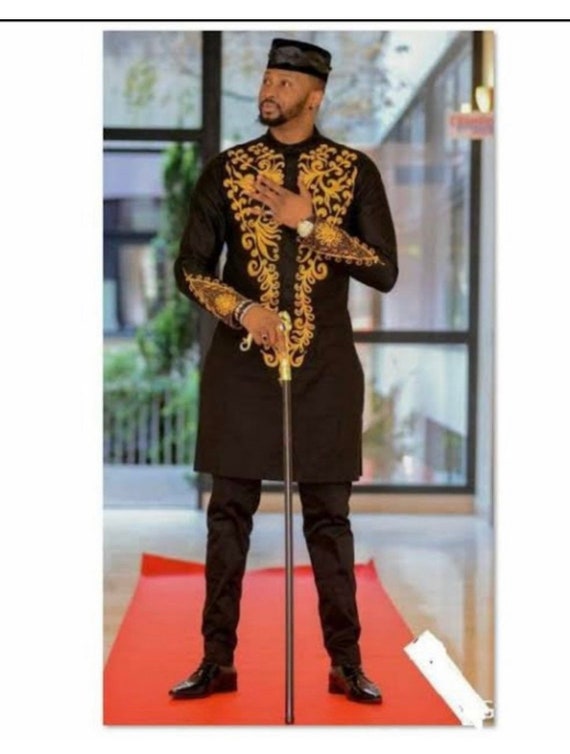 Total 83+ imagen outfit negro con dorado hombre