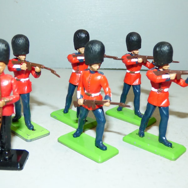 Britains Deetail Household Division Ceremonial Soldiers 6 figures