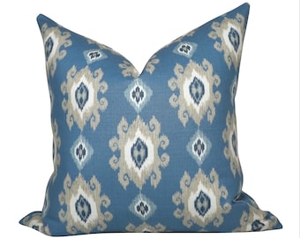 Luca Blue Print Decorative Accent Toss Cushion Pillow Cover Livraison gratuite aux États-Unis continentaux et au Canada, sans droits de douane ou sans frais de douane.