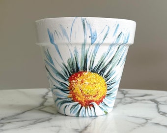 Daisy planter, Daisy flowers, Indoor plant pots, Decoupage pots, New home gifts, Plant lady gifts, Daisy flowerpots, Floral decor