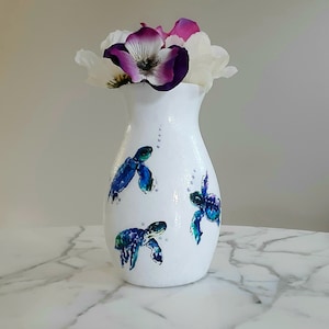 Sea turtle vase, Sea turtle gifts, Flower vase, Vases for flowers, Glass vase, Ocean vases, Beach vases, Sea turtles, Decoupage, Beach art