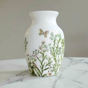Wildflower vase, Glass vases, Flower vases, Butterfly decor, Vases, Wildflowers art, Vases for flowers, New home gifts, Floral decor